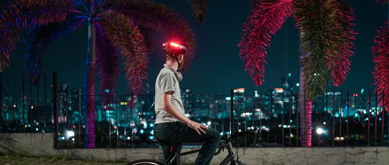 Standard Helmet vs. Smart Helmet: Which One Fits the Way You Ride?